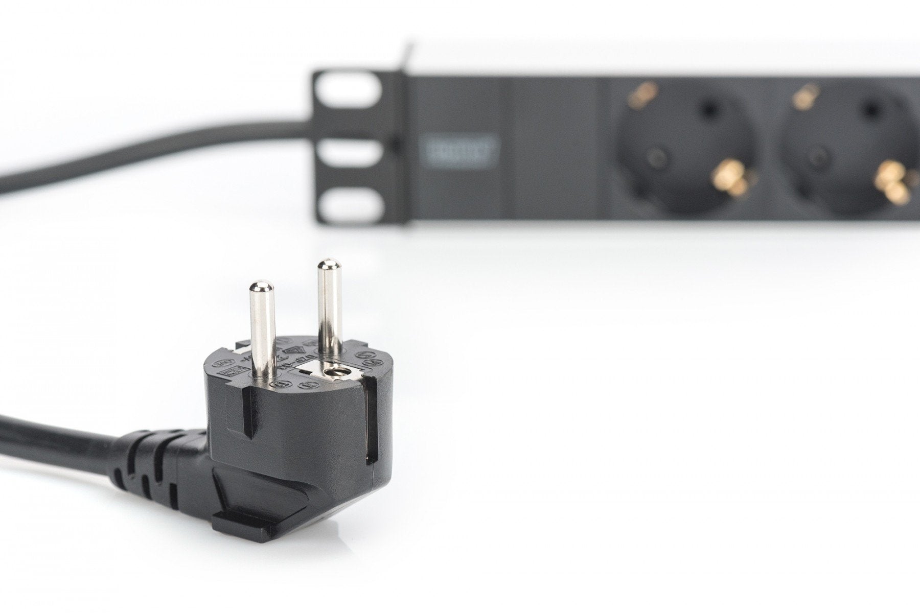 Digitus Bloc multiprise avec profilé en aluminium, prise électrique a contact de protection avec 3 sorties, connecteur a contact de protection pour câ