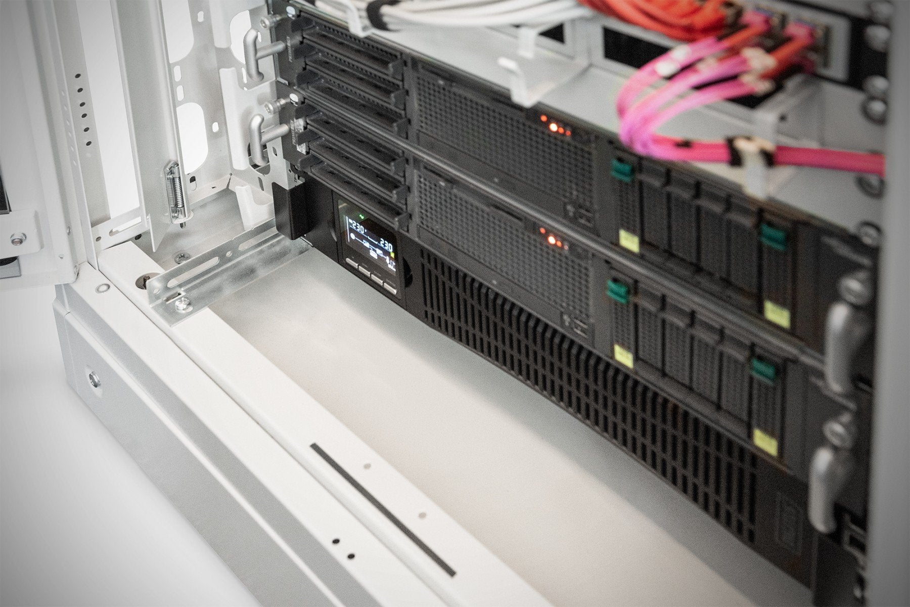 Digitus DN-170093 alimentation d'énergie non interruptible Double-conversion (en ligne) 1,5 kVA 8 sortie(s) CA