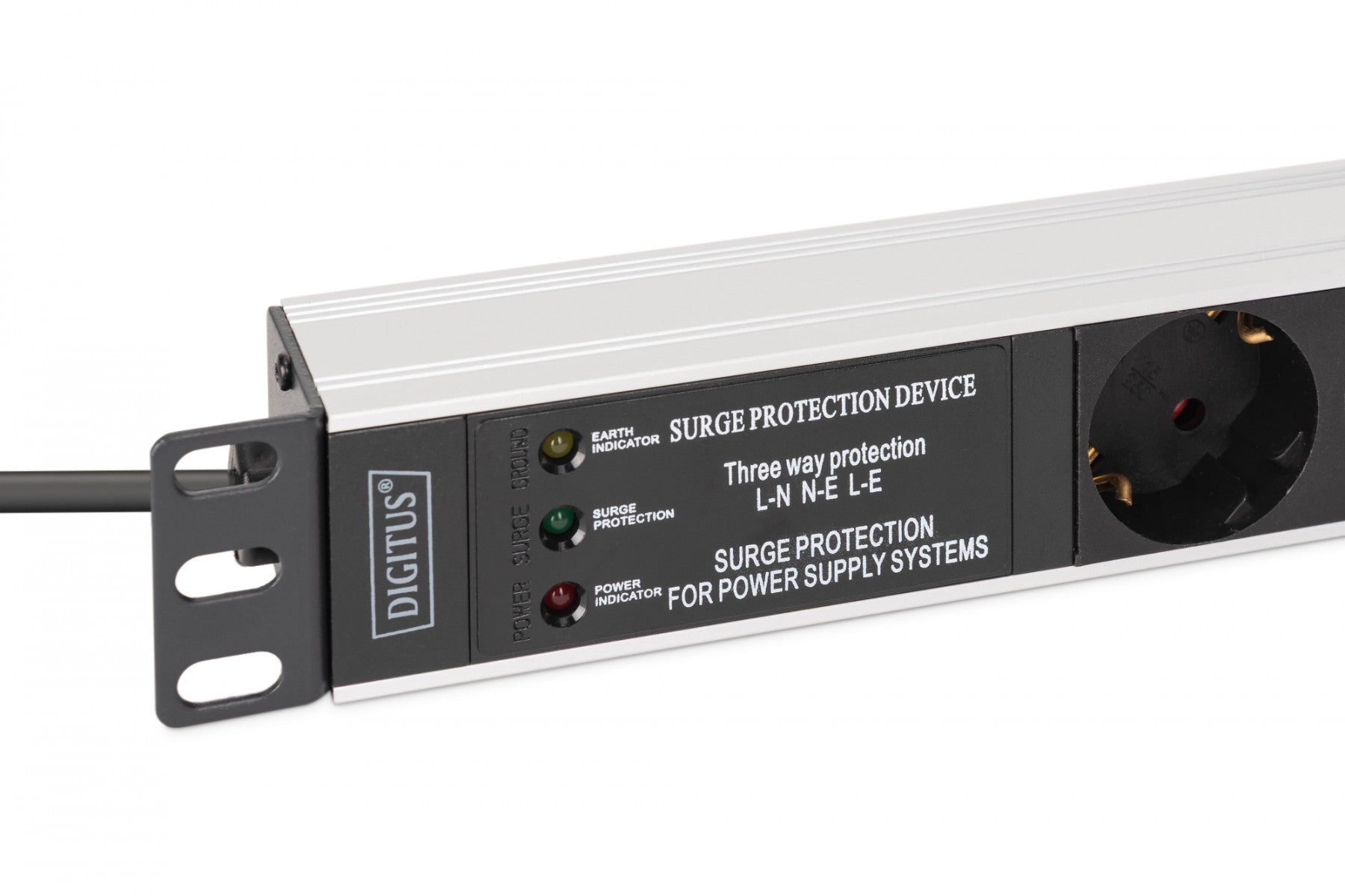 "Barre d'alimentation PDU Rack 19"" avec protection contre les surtensions + filtre EMI/RFI, 7 prises Schuko CEE 7/3 (45°), câble de 2m, fiche Unischuko CEE 7/7, "