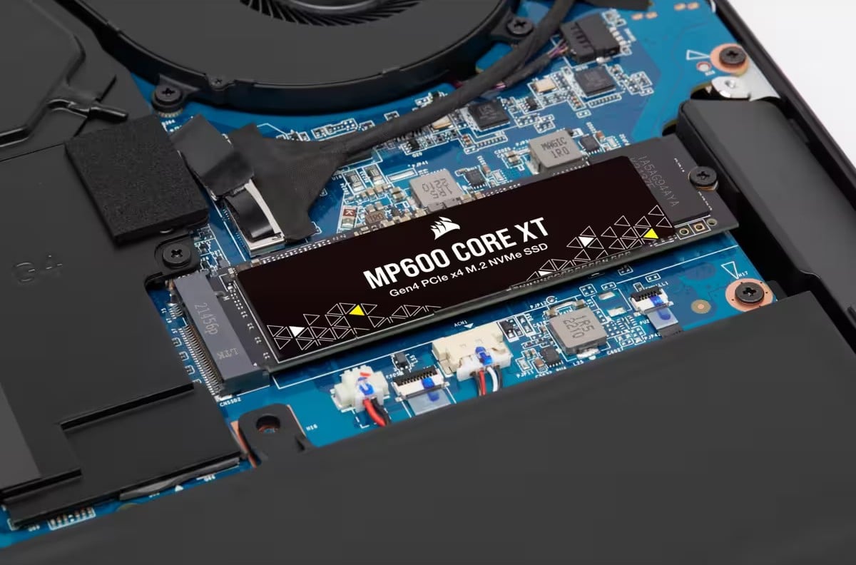 Corsair MP600 CORE XT 4 To M.2 PCI Express 4.0 NVMe QLC 3D NAND