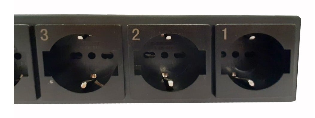 "Techly I-CASE STRIP-815I Barre de Rack 19"" 1.5U, 8x prises UNEL a l'arriere, 8x interrupteur a l'avant"