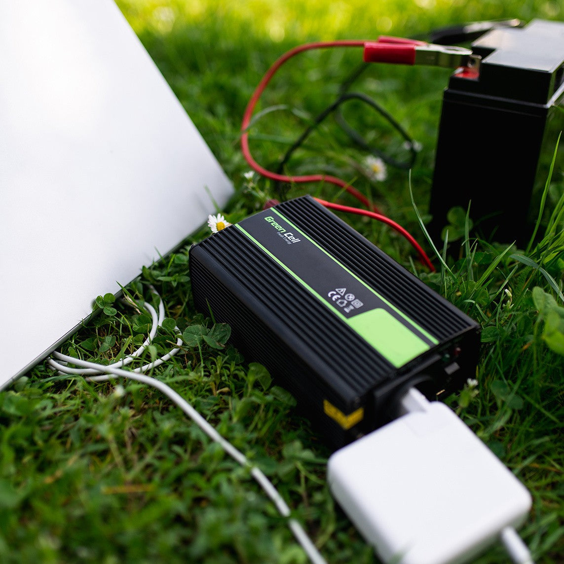 Green Cell INV05DE adaptateur de puissance & onduleur Auto 300 W Noir