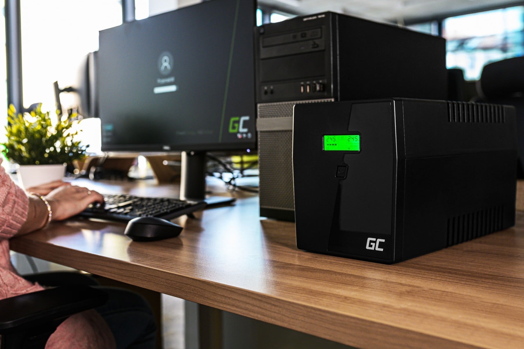 Green Cell UPS03 alimentation d'énergie non interruptible Interactivité de ligne 1,999 kVA 600 W 4 sortie(s) CA