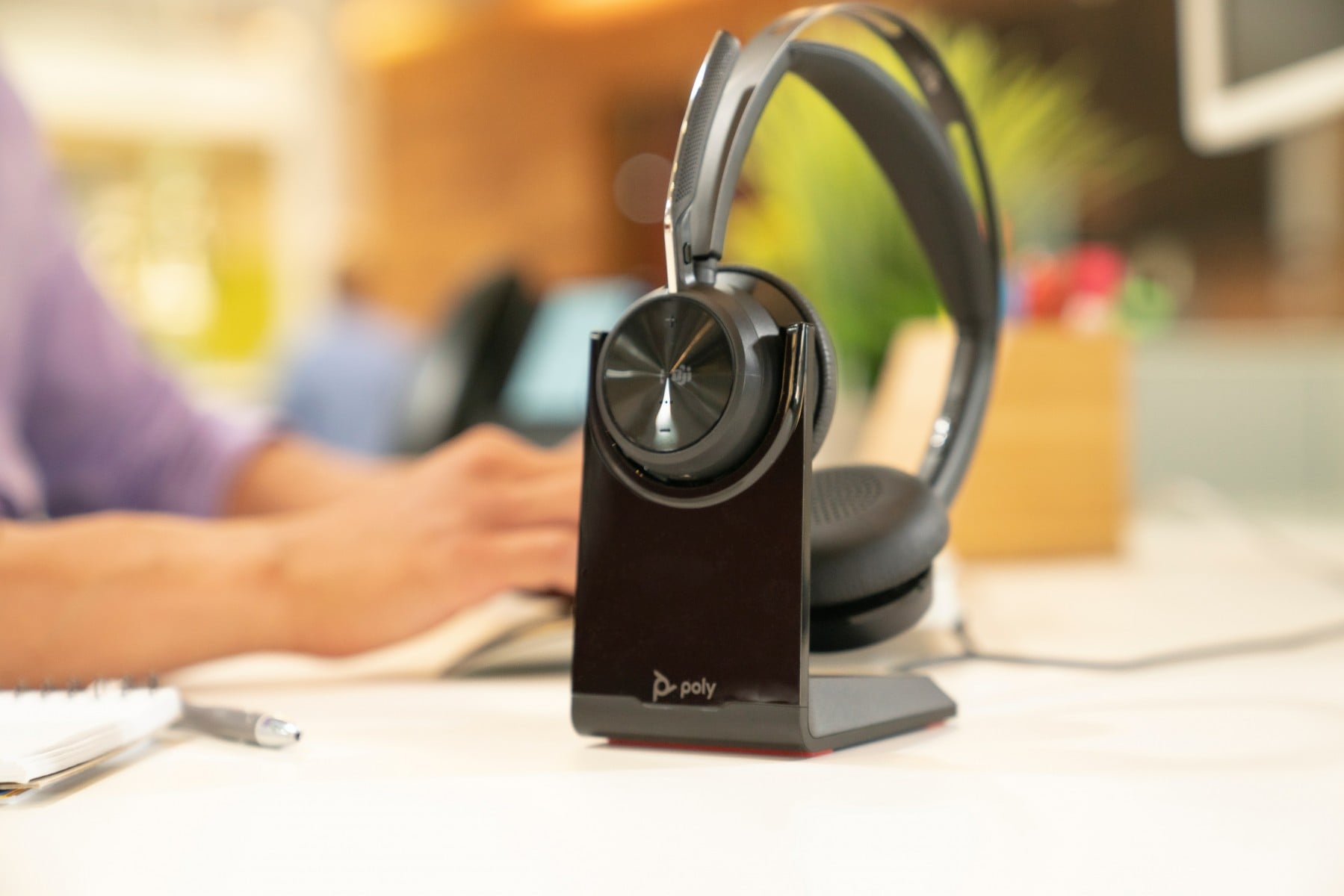 HP Poly Voyager Focus 2 Microsoft Teams Certified USB-C-C Headset +USB-C/A Adapter +Charging Stand Sans fil Arceau Bureau/Centre d'appels Bluetooth Socle de cha