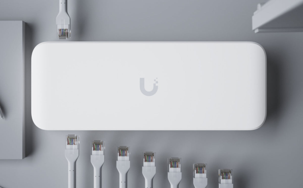 UniFi 8 port GbE PoE+Switch powered by