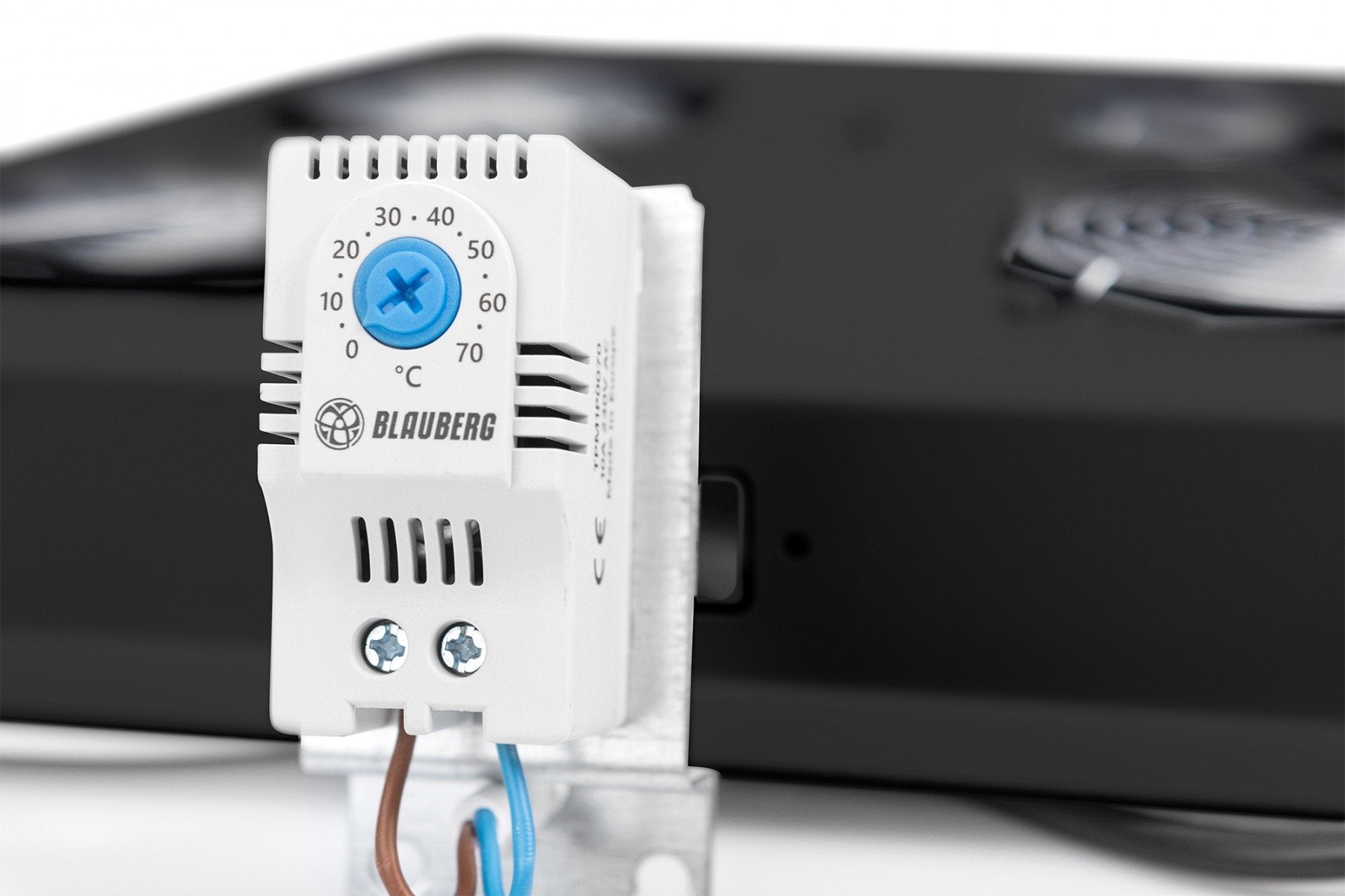Digitus Unité de ventilation de toit pour armoires réseau de série Unique, armoires réseau et armoires serveur Dynamic Basic