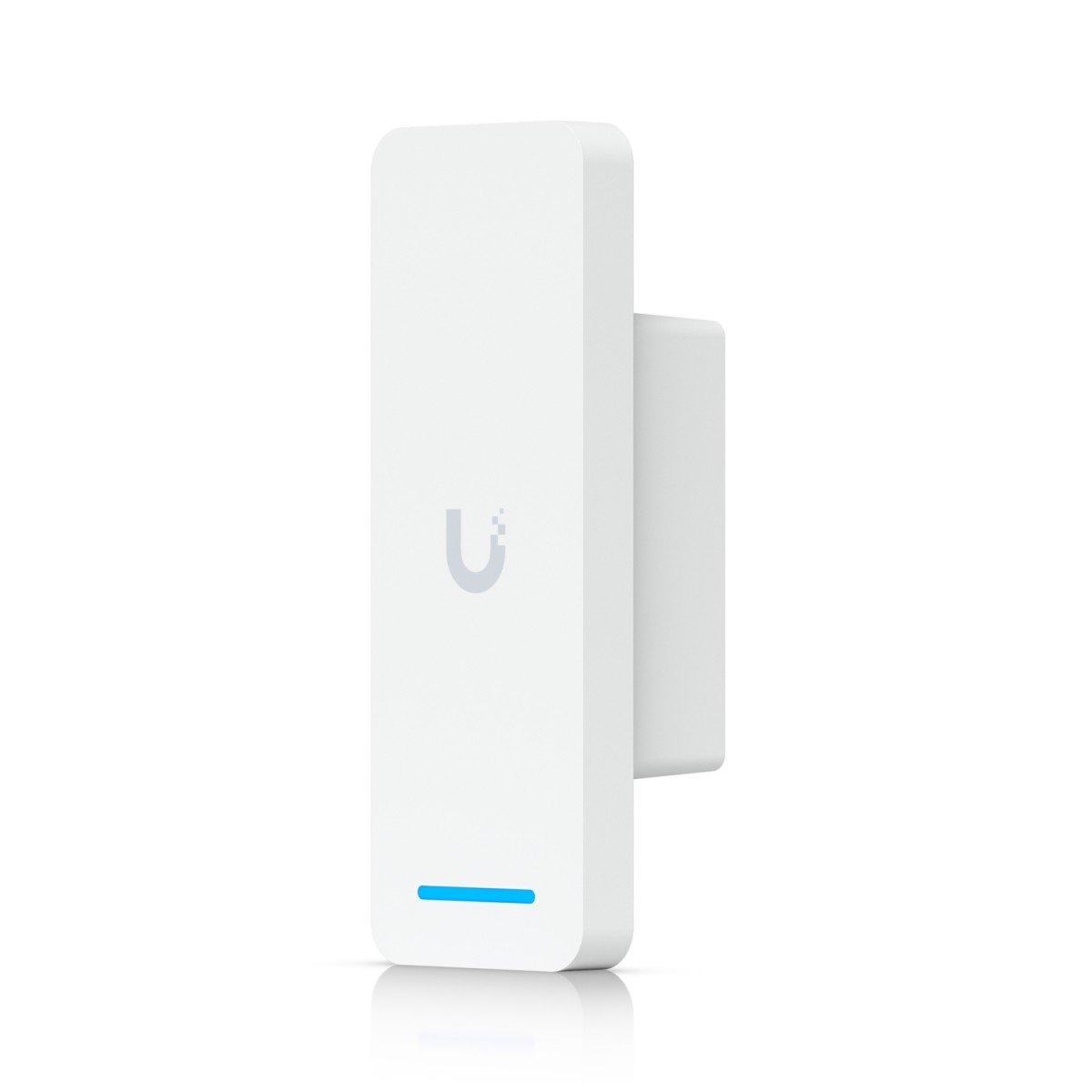Access reader with a built-in hub for en