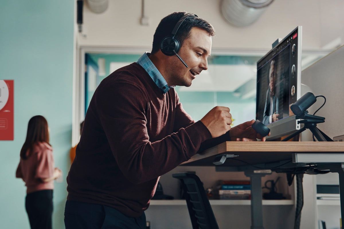 HP Poly Voyager Focus 2 USB-C-C Headset +USB-C/A Adapter +Charging Stand Sans fil Arceau Business/Everyday Bluetooth Socle de chargement Noir