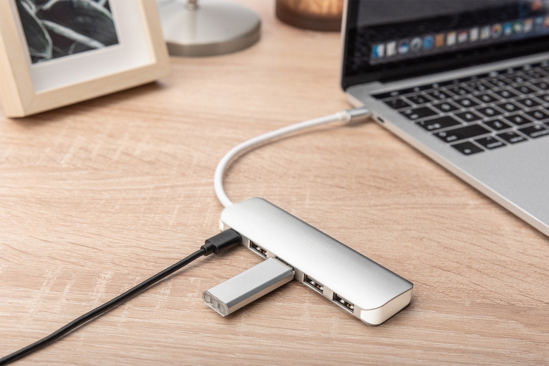 Digitus DA-70242-1 hub & concentrateur USB 3.2 Gen 1 (3.1 Gen 1) Type-C 5000 Mbit/s Argent