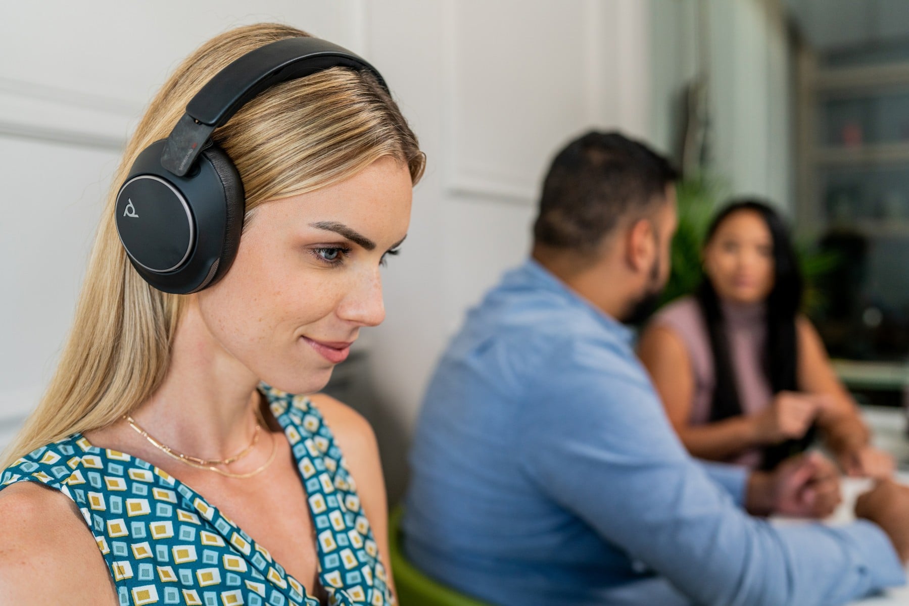 HP Poly Voyager Surround 80 UC Microsoft Teams Certified USB-C Headset +USB-C/A Adapter Sans fil Arceau Musique/Quotidien USB Type-C Bluetooth Socle de chargeme