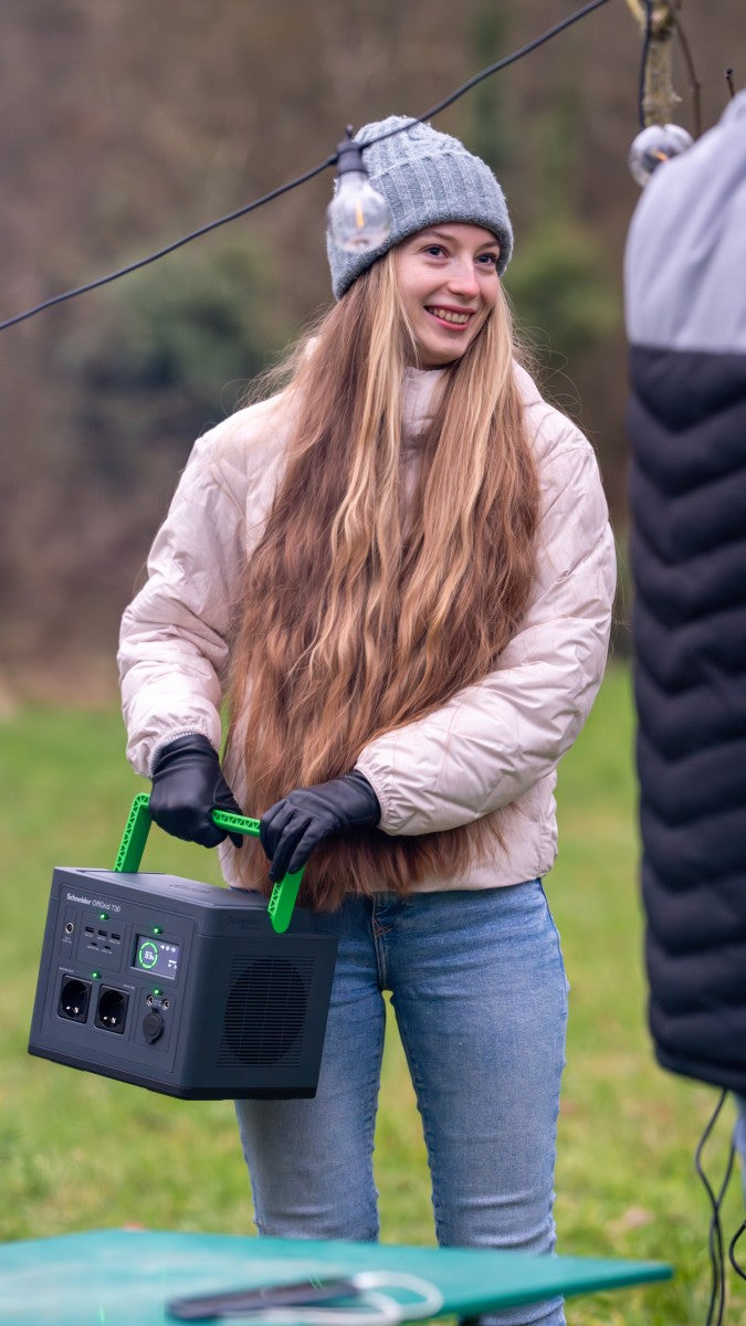 APC Schneider OffGrid Portable Power Station 730 738Wh Lithium-ion 2 Schuko Sinewave