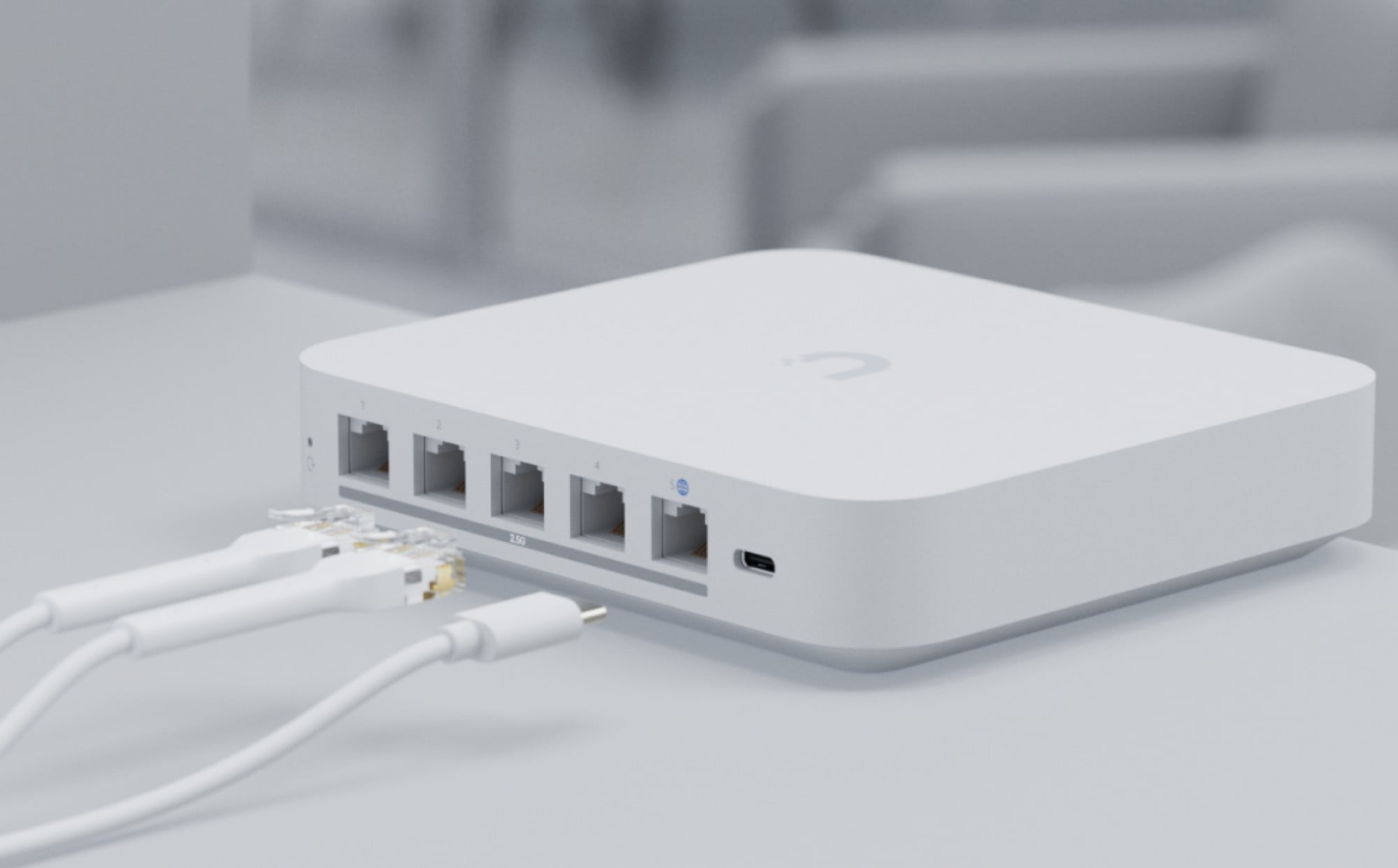 A compact and powerful multi-WAN UniFi g