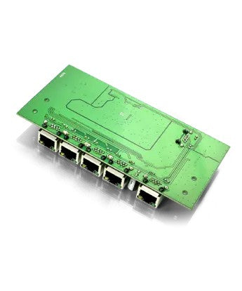QuPoE Switch SCA6E PoE switch for: RUT240/950/955 and up to 4x CCTV 802.3af/at
