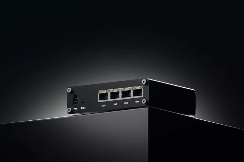 TELTONIKA NETWORKS RUTM08 Wired 4x RJ45-Ports router