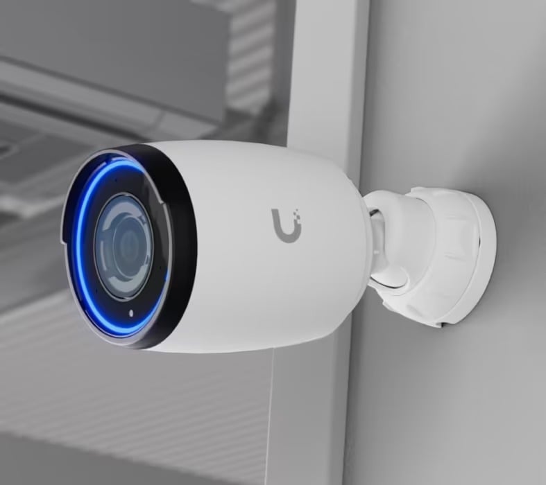 Ubiquiti UVC-AI-Pro-White Camera industrielle 4K avec zoom optique et fonctionnalités d'IA, couleur blanche.