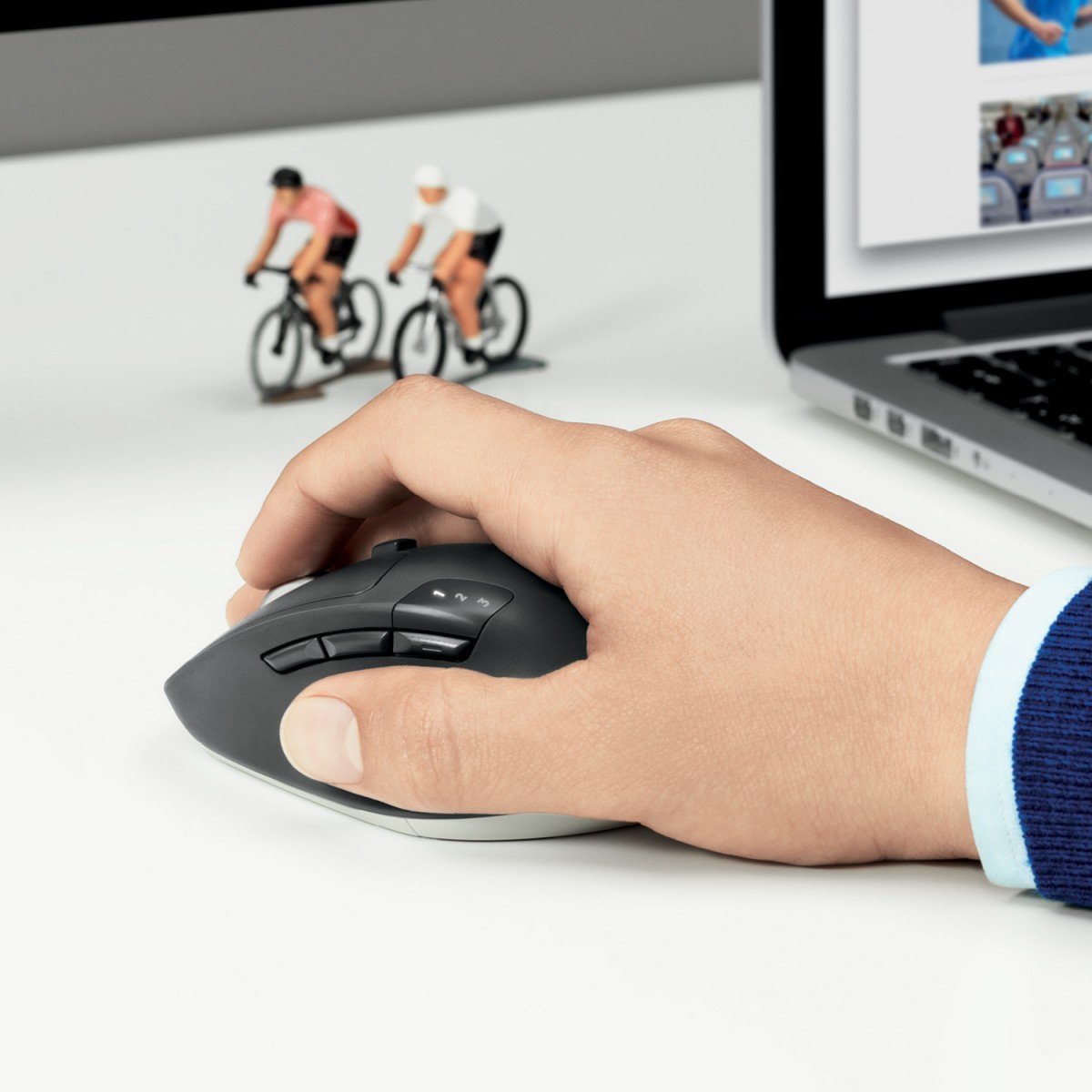 LOGITECH M720 Triathlon Mouse right-handed optical 7 buttons wireless Bluetooth 2.4 GHz USB wireless receiver