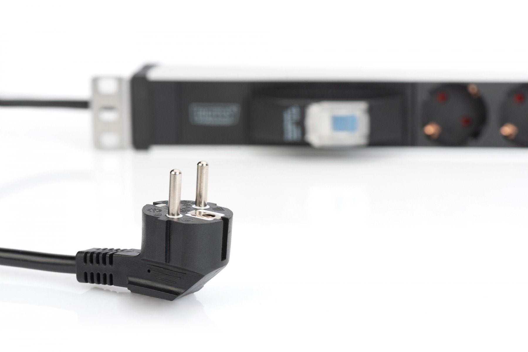 Digitus DN-95417 unité de distribution d'énergie 6 sortie(s) CA 0U/1U Noir, Argent