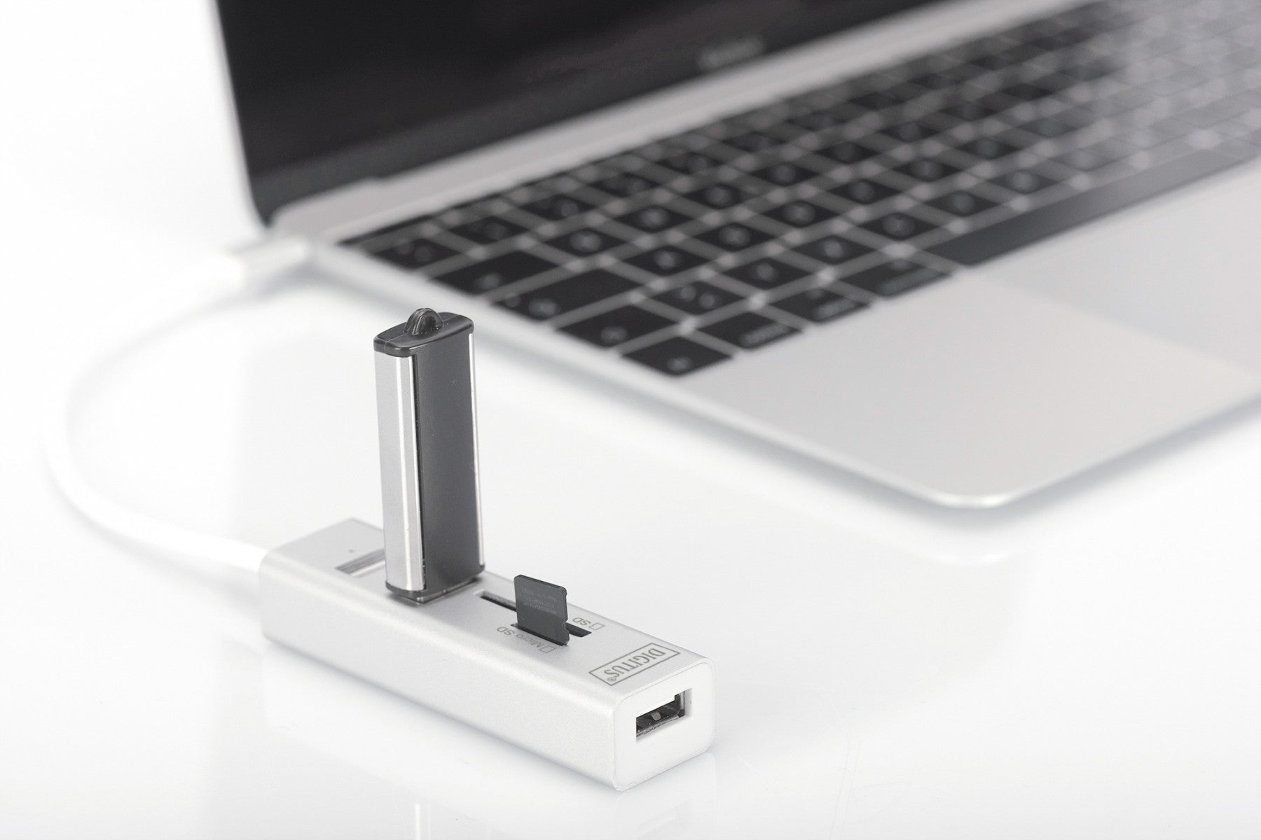 Digitus Concentrateur a 3 ports OTG USB Type-C™ + lecteur de carte