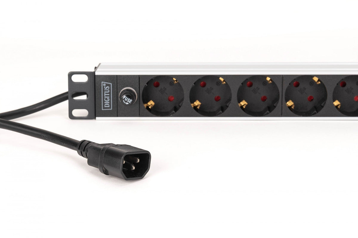 "Barre d'alimentation PDU Rack 19"" avec fusible de surcharge, 9 prises Schuko CEE 7/3 (45°), câble de 2m, fiche IEC C14, 10A, aluminium"