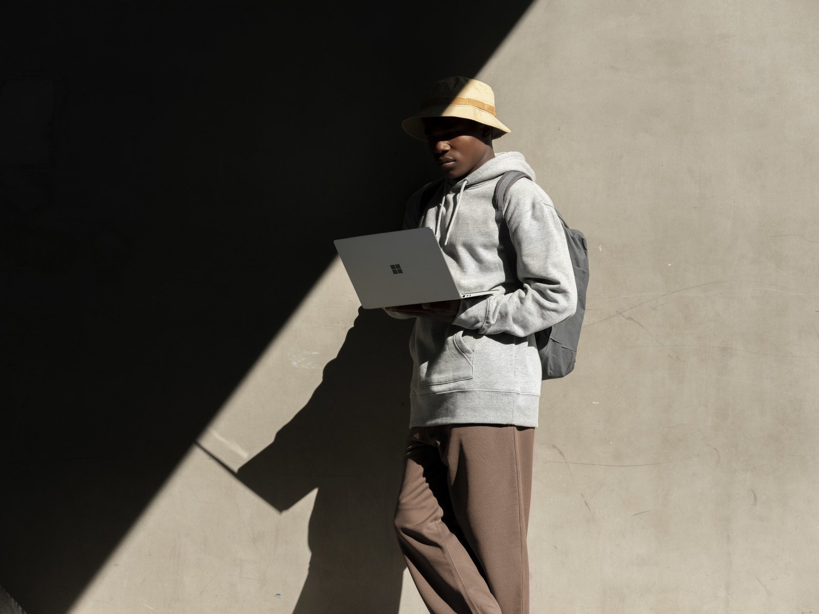 "Microsoft Surface Laptop - 12,4"" Notebook - Core i5 1 GHz 31,6 cm"