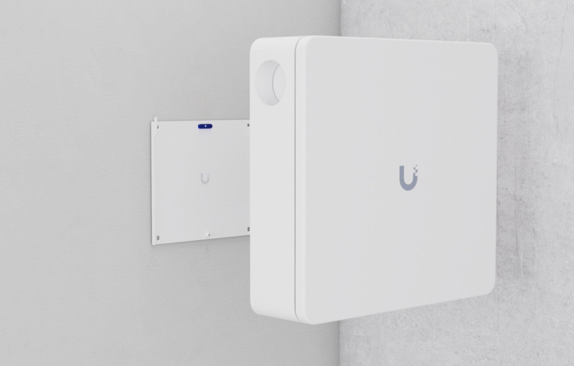 Ubiquiti EAH-8 Point d'acces de niveau entreprise avec contrôle d'entrée et de sortie pour huit portes.