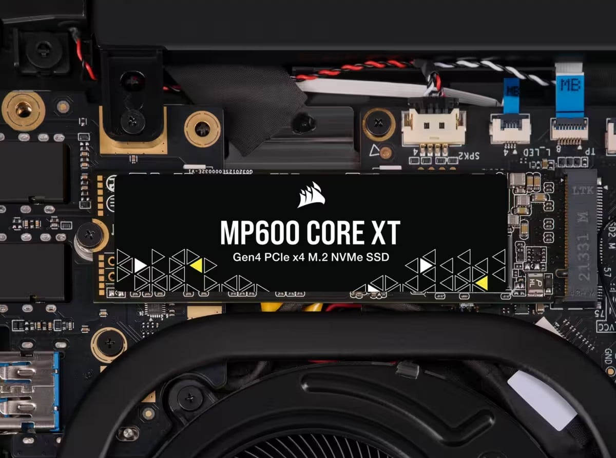 Corsair MP600 CORE XT 4 To M.2 PCI Express 4.0 NVMe QLC 3D NAND