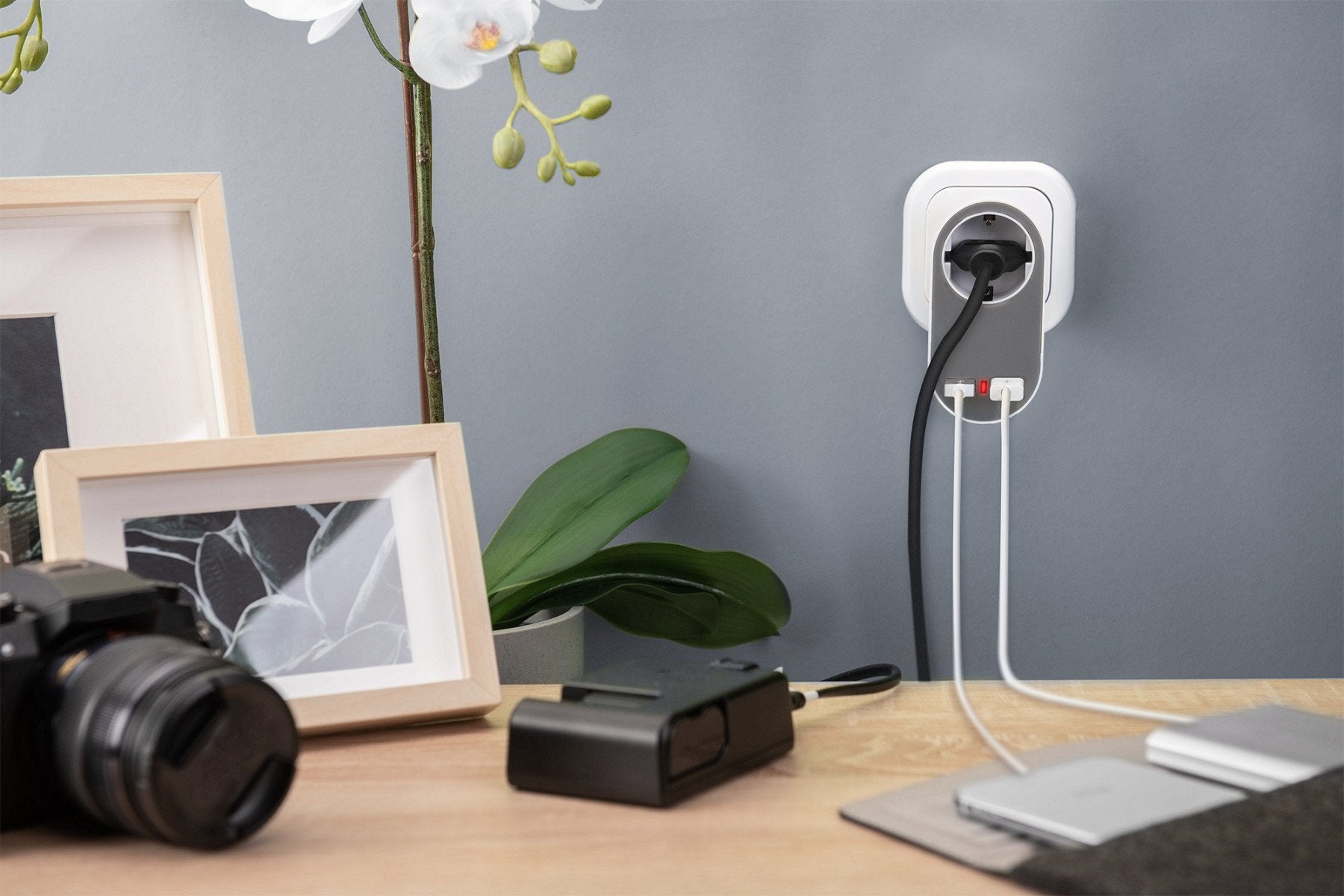 Digitus DA-70617 chargeur d'appareils mobiles Gris, Blanc Secteur Intérieure