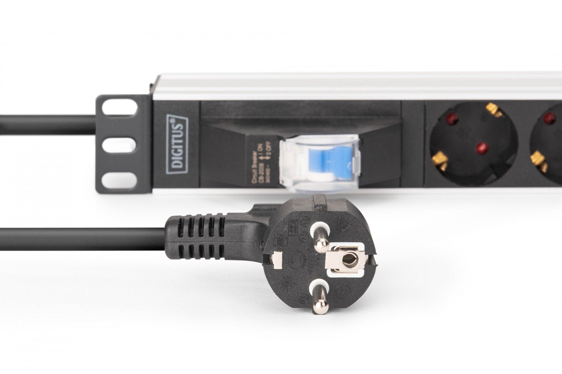"Barre d'alimentation PDU Rack 19"" avec disjoncteur Type C 16A, 7 prises Schuko CEE 7/3 (45°), câble de 1,8 m, fiche Unischuko CEE 7/7, 16A, aluminium"