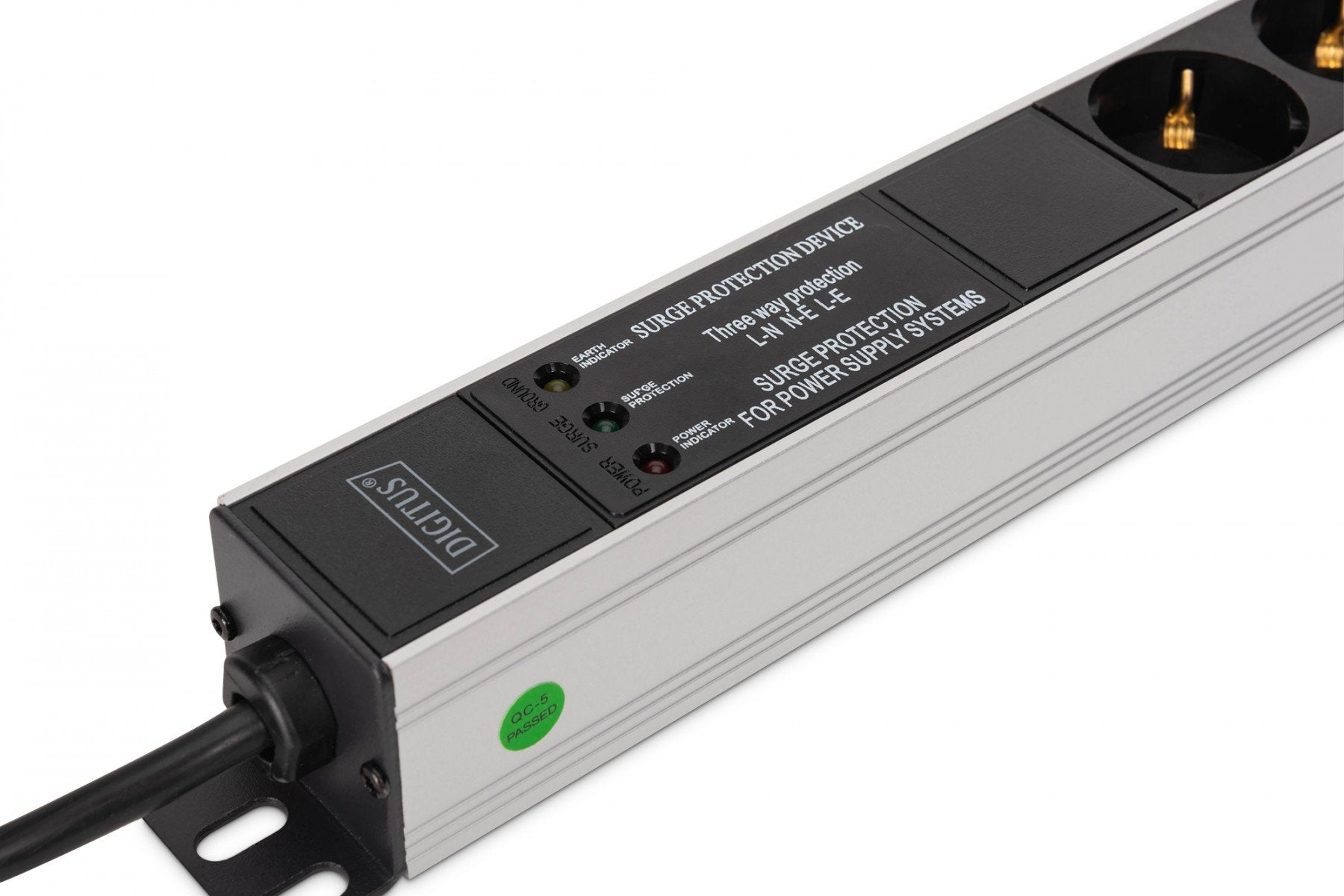 Barre d'alimentation PDU Rack (620 mm) avec protection contre les surtensions + filtre EMI/RFI, 9 prises Schuko CEE 7/3 (45°), câble de 2 m, fiche Unischuko CEE