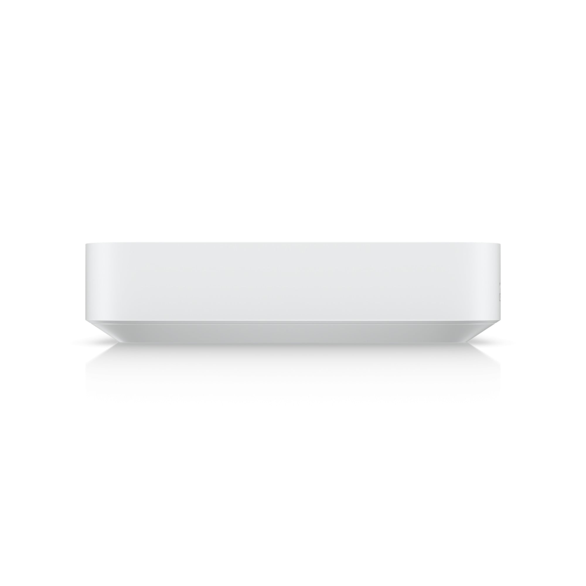 Powerful and compact multi-WAN UniFi Clo