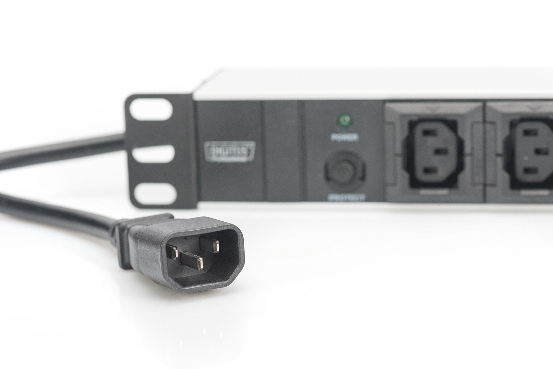 Digitus Bloc multiprise avec profilé en aluminium, 10 sorties, connecteur IEC C14 pour câble d’alimentation de 2 m