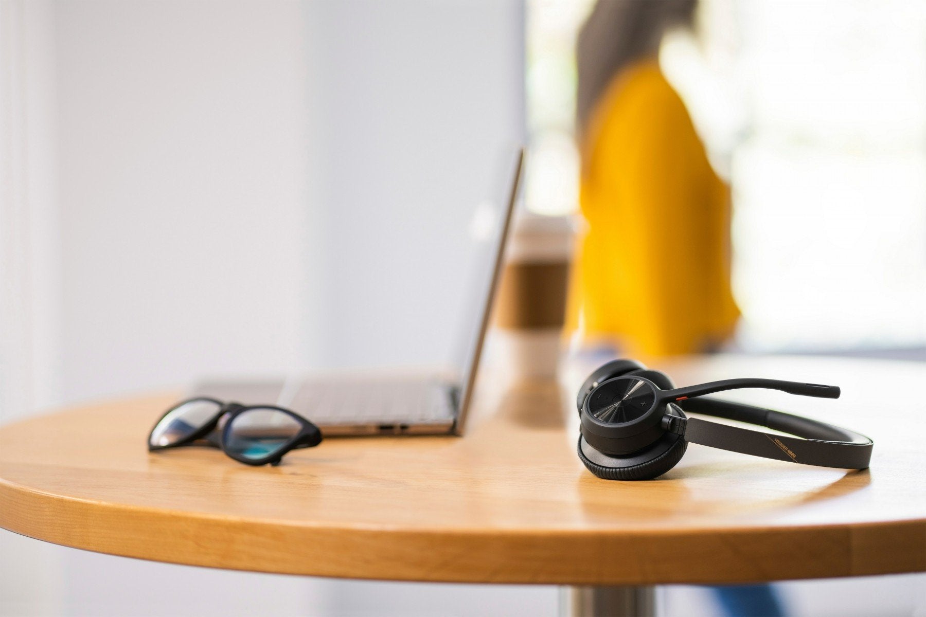 Poly VOY 4320 USB-C HS+BT700