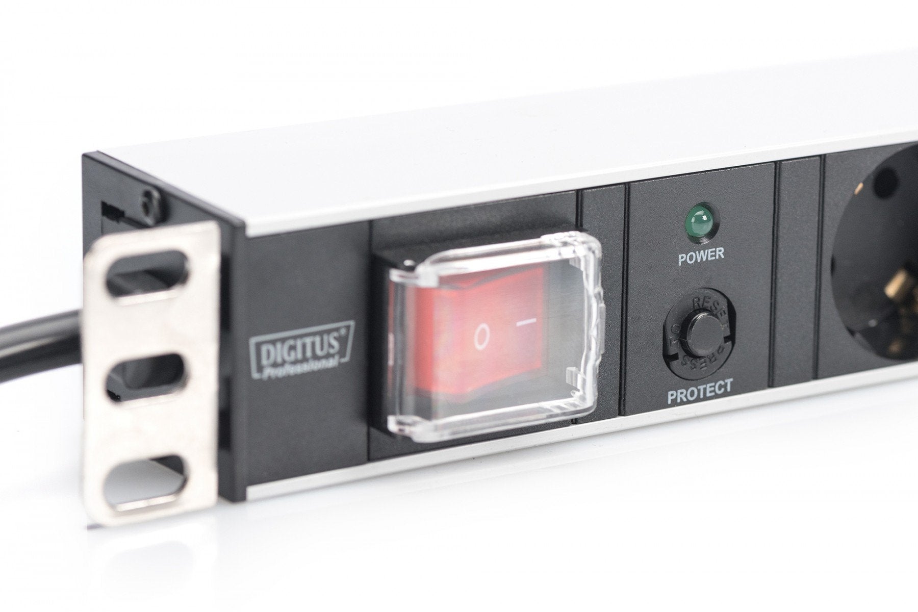 Digitus Bloc multiprise avec profilé en aluminium et protection contre la surcharge, prise électrique a contact de protection avec 7 sorties, connecte