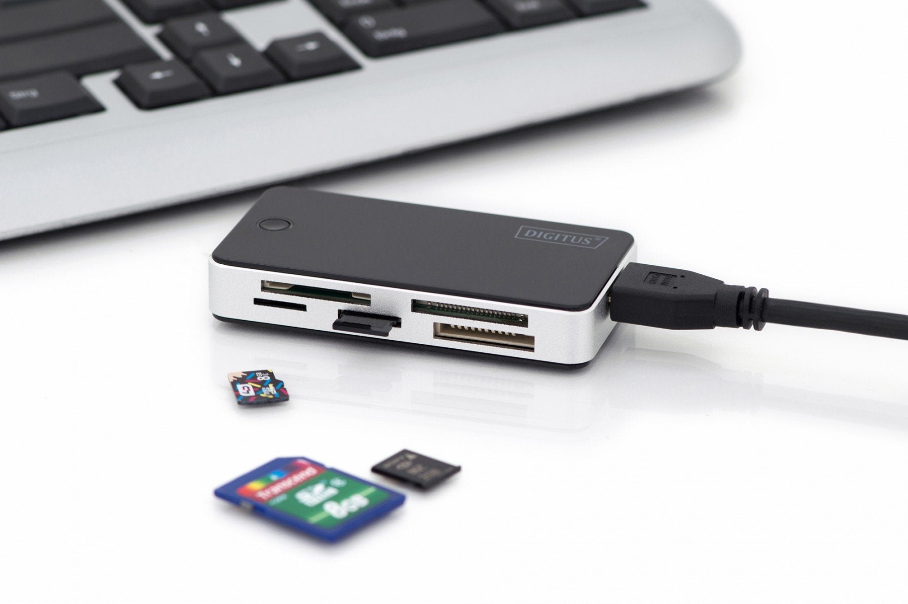 Digitus DA-70330-1 lecteur de carte mémoire USB 3.2 Gen 1 (3.1 Gen 1) Noir, Blanc