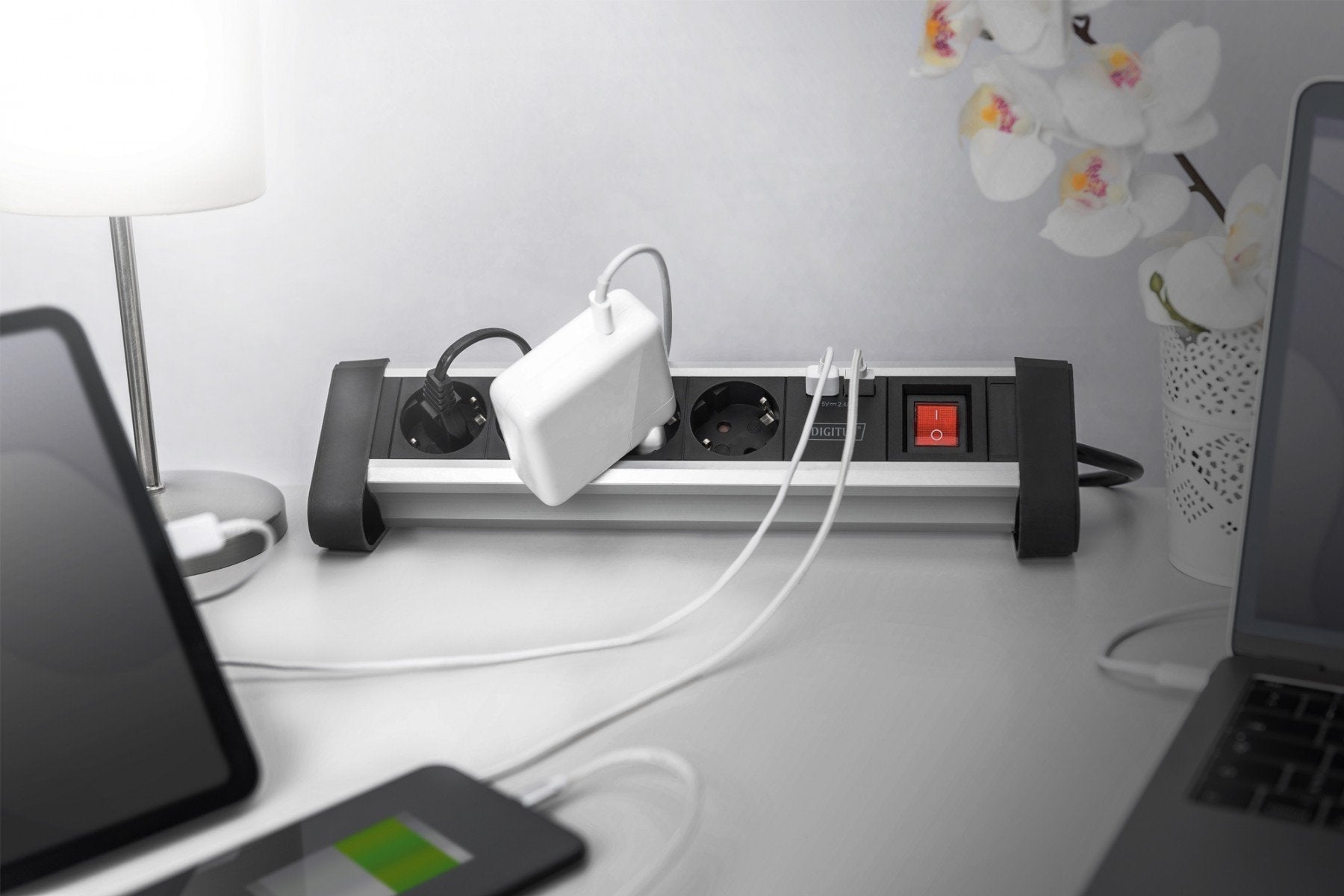 Digitus Bloc 4 prises de bureau avec 2 raccords USB