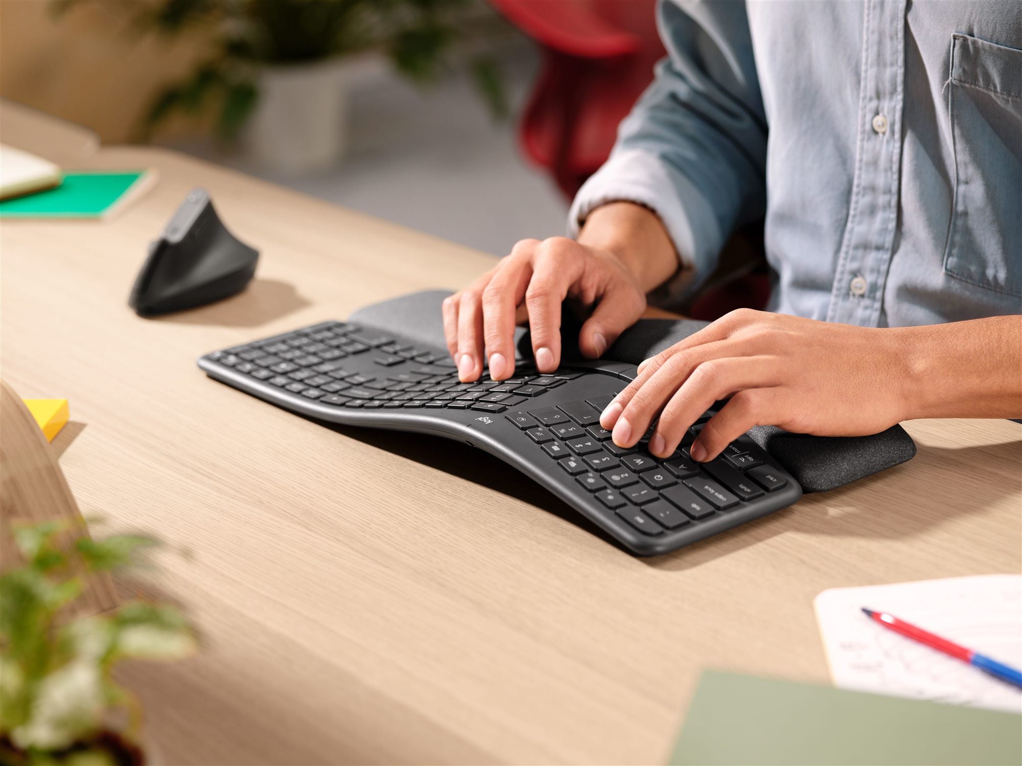Logitech ERGO K860 Split for Business clavier Bureau Bluetooth QWERTY US International Graphite