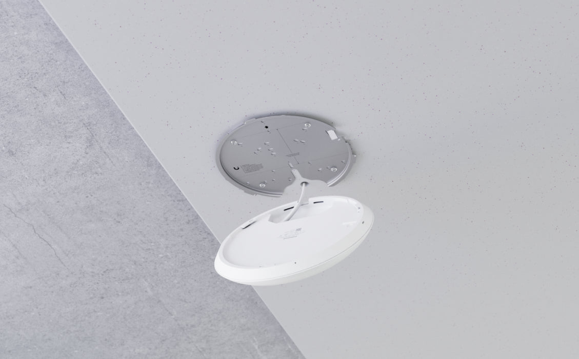 Ceiling-mount WiFi 7 AP with 6 GHz suppo