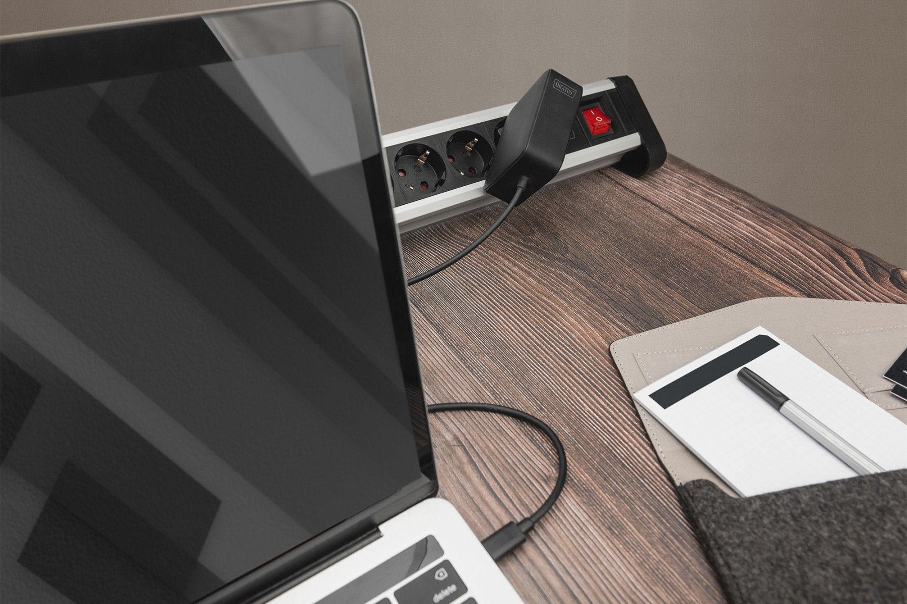 Digitus DA-10072 adaptateur de puissance & onduleur Intérieure Noir