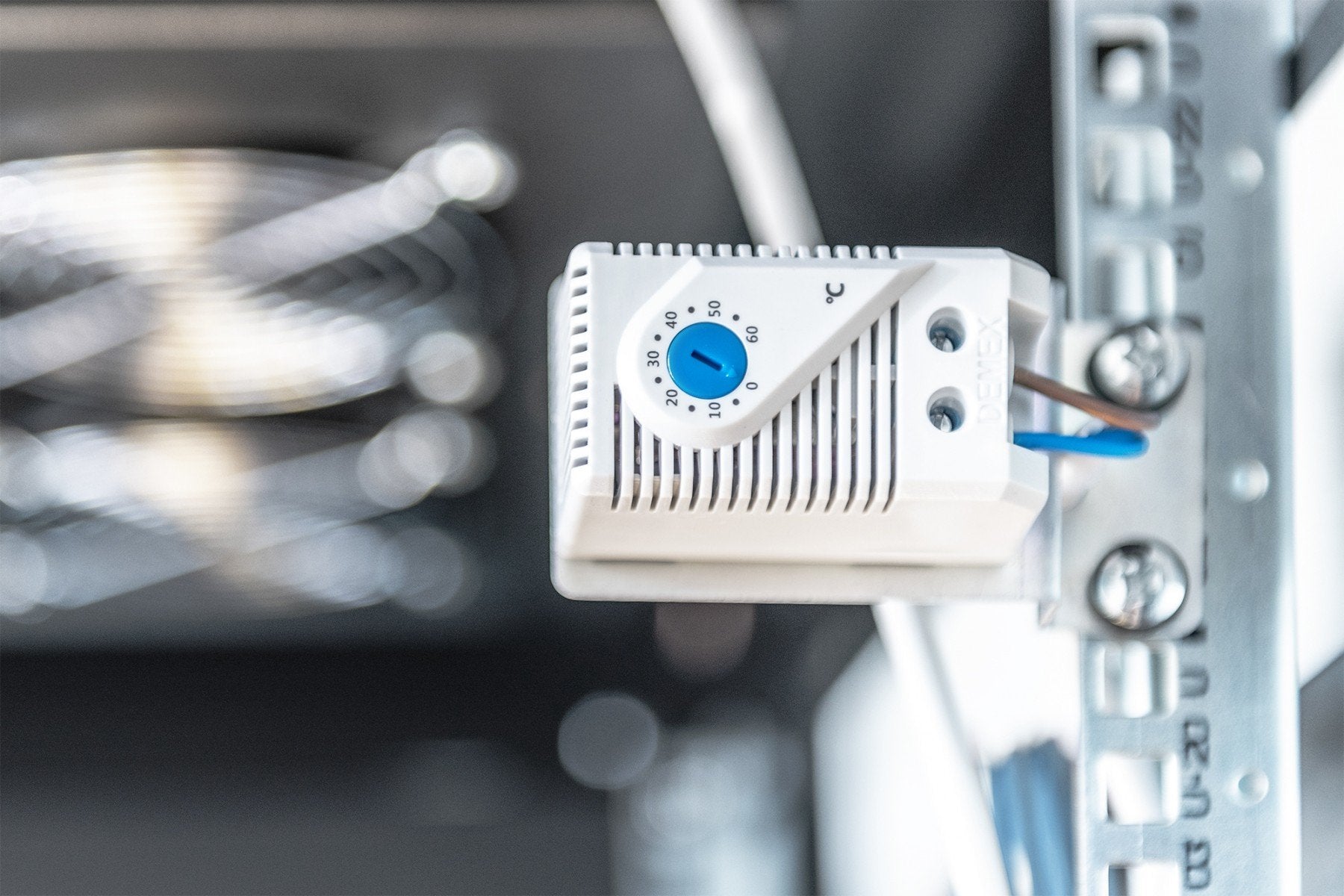 Digitus Unité de ventilation de toit pour armoires réseau de série Unique, armoires réseau et armoires serveur Dynamic Basic