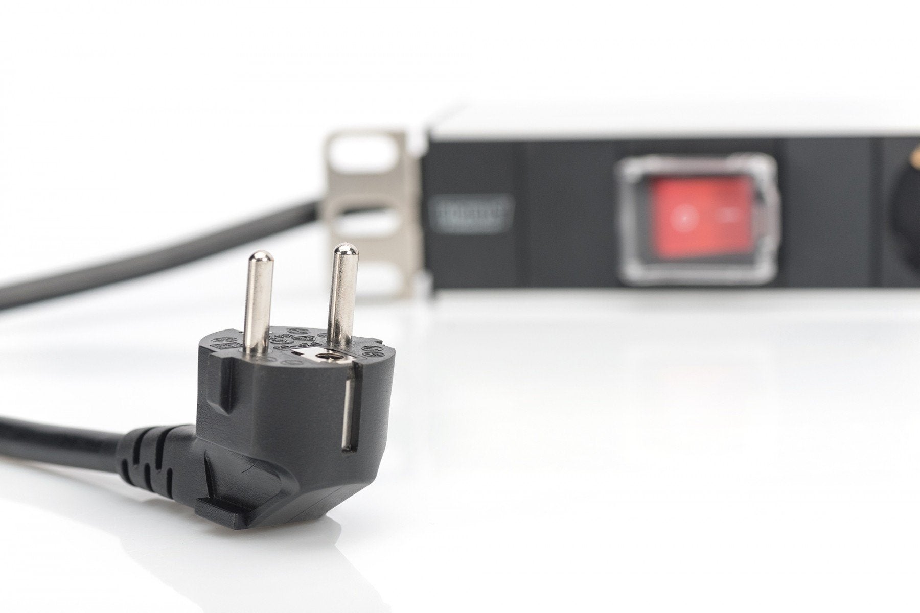 Digitus Bloc multiprise avec profilé en aluminium et interrupteur, prise électrique a contact de protection avec 7 sorties, connecteur a contact de pr