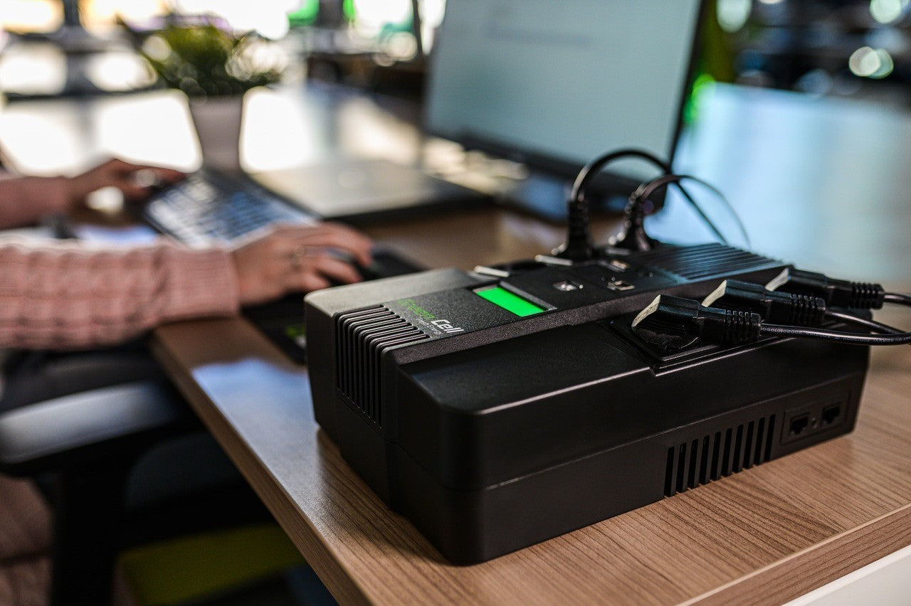 Green Cell UPS06 alimentation d'énergie non interruptible Interactivité de ligne 0,999 kVA 360 W 6 sortie(s) CA