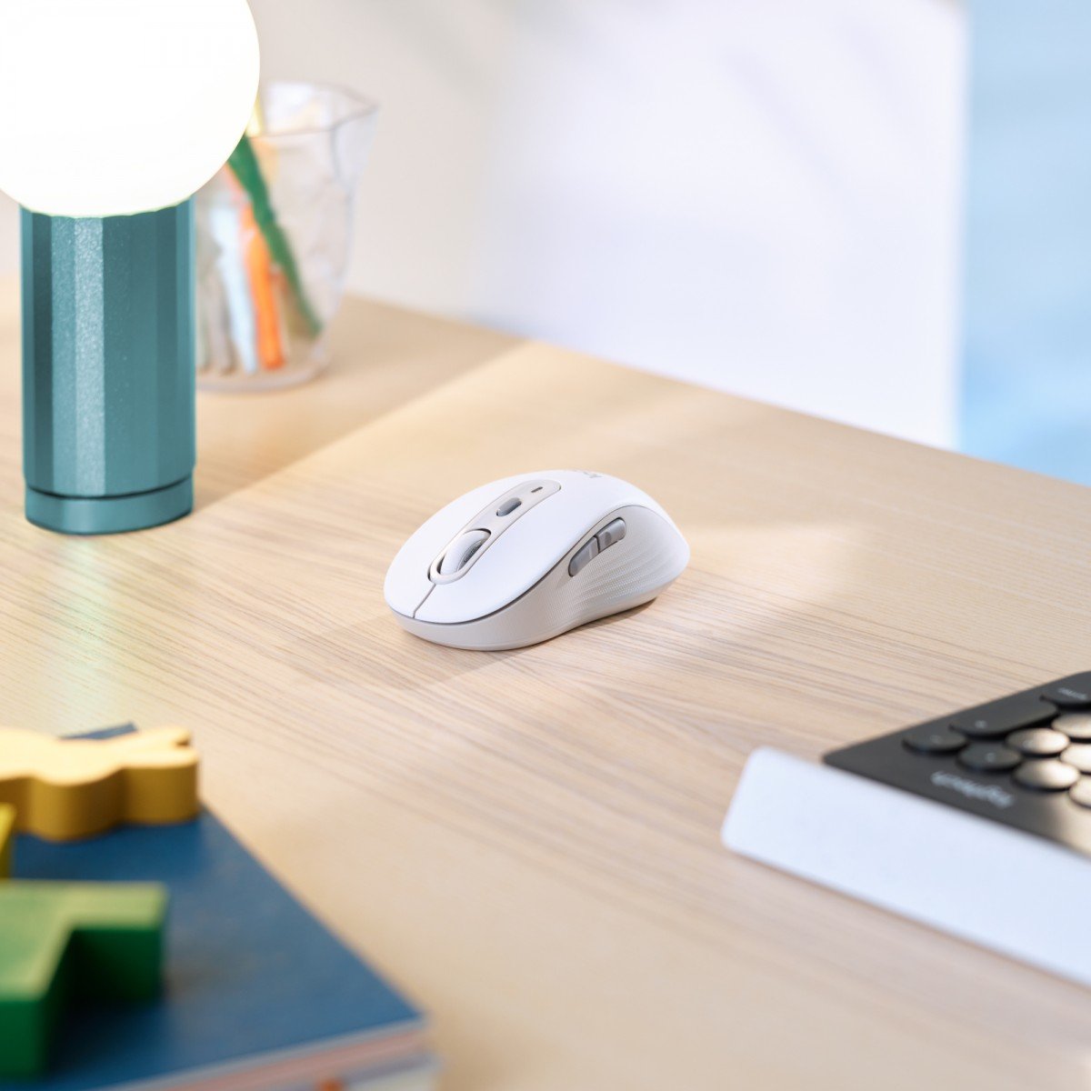 LOGITECH Signature M650 Mouse optical 5 buttons wireless Bluetooth 2.4 GHz Bolt USB receiver off-white