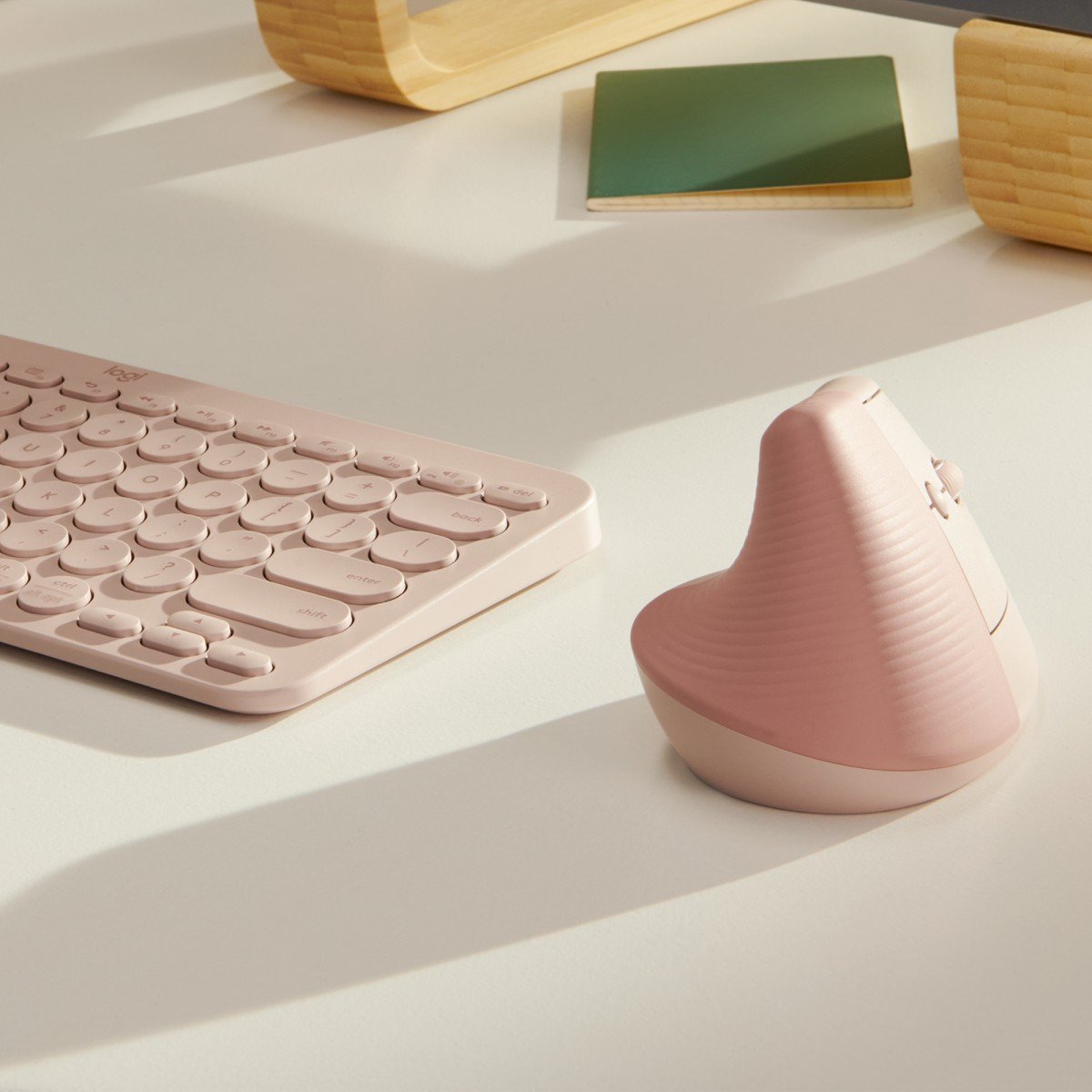 LOGITECH Lift Vertical Ergonomic Mouse Vertical mouse ergonomic optical 6 buttons wireless Bluetooth 2.4 GHz LOGITECH Bolt USB