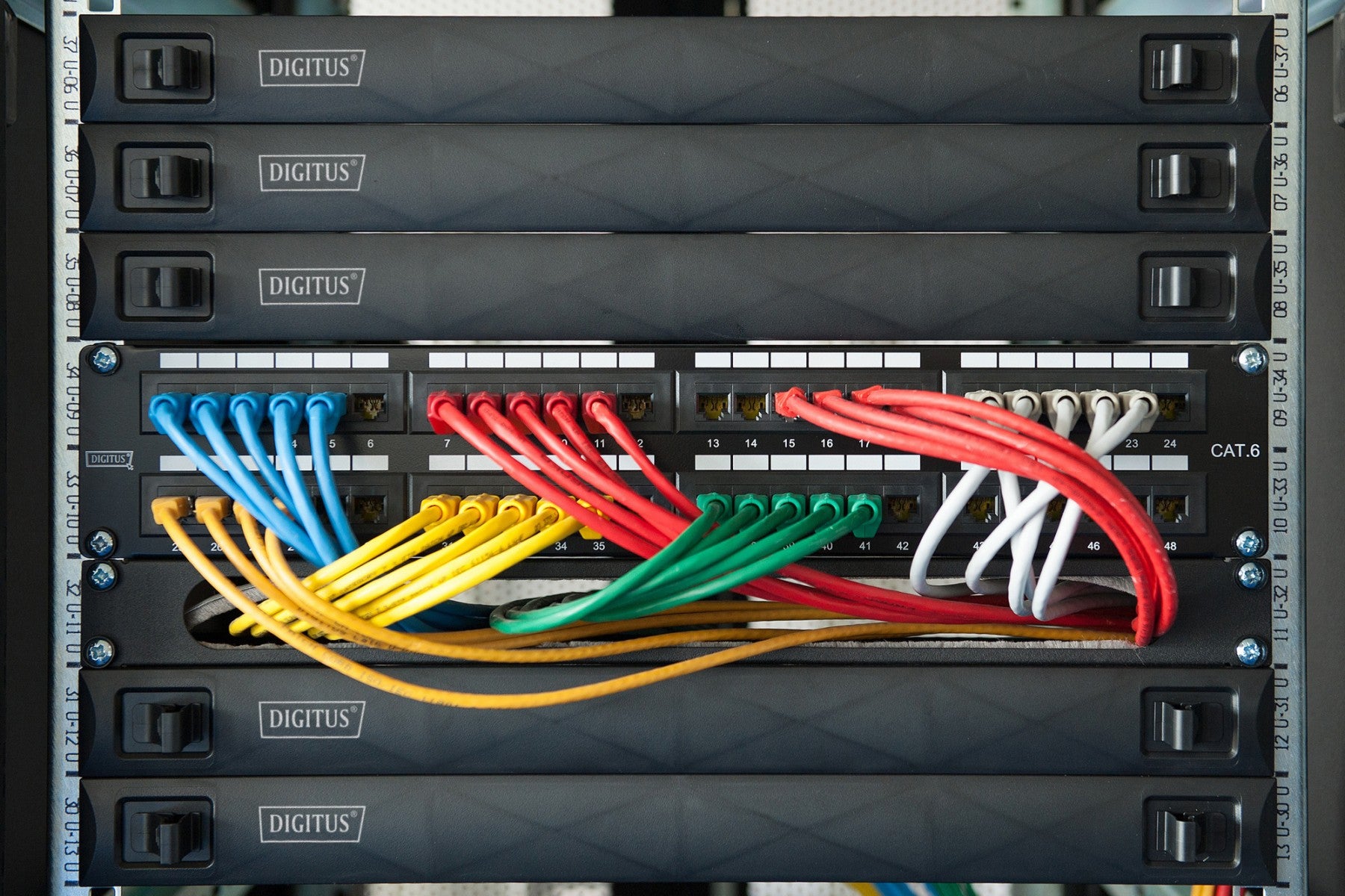 Digitus Cache opaque 1 UH, snap-in, pour armoires réseau et de serveur