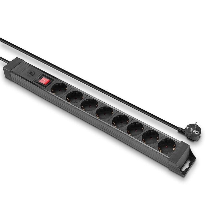 LINDY Mains 8 way gang socket with on/off Switch 3500W with overvoltage protection